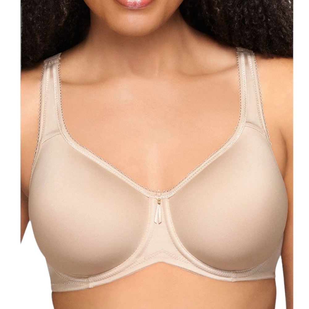 WACOAL underwire t-shirt bra. Crème color. Size 32C NWT